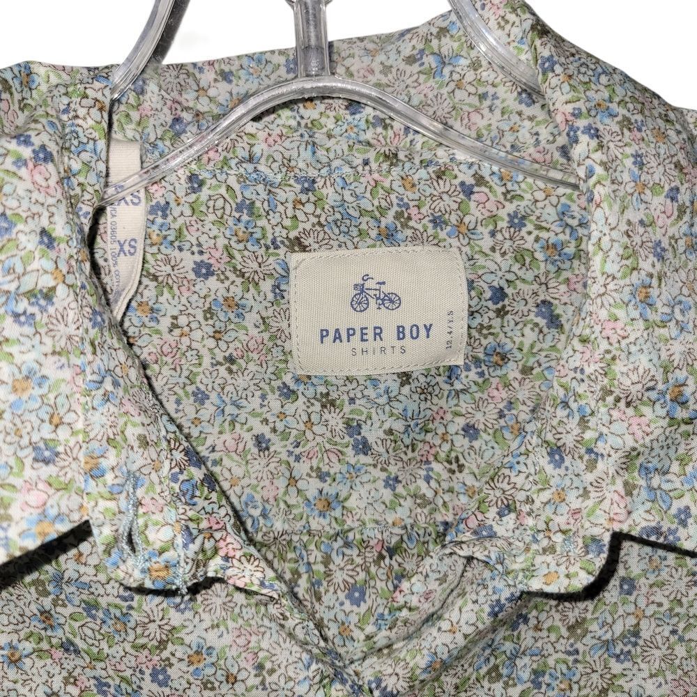 Floral Button-Up Blouse - Picture 2 of 3